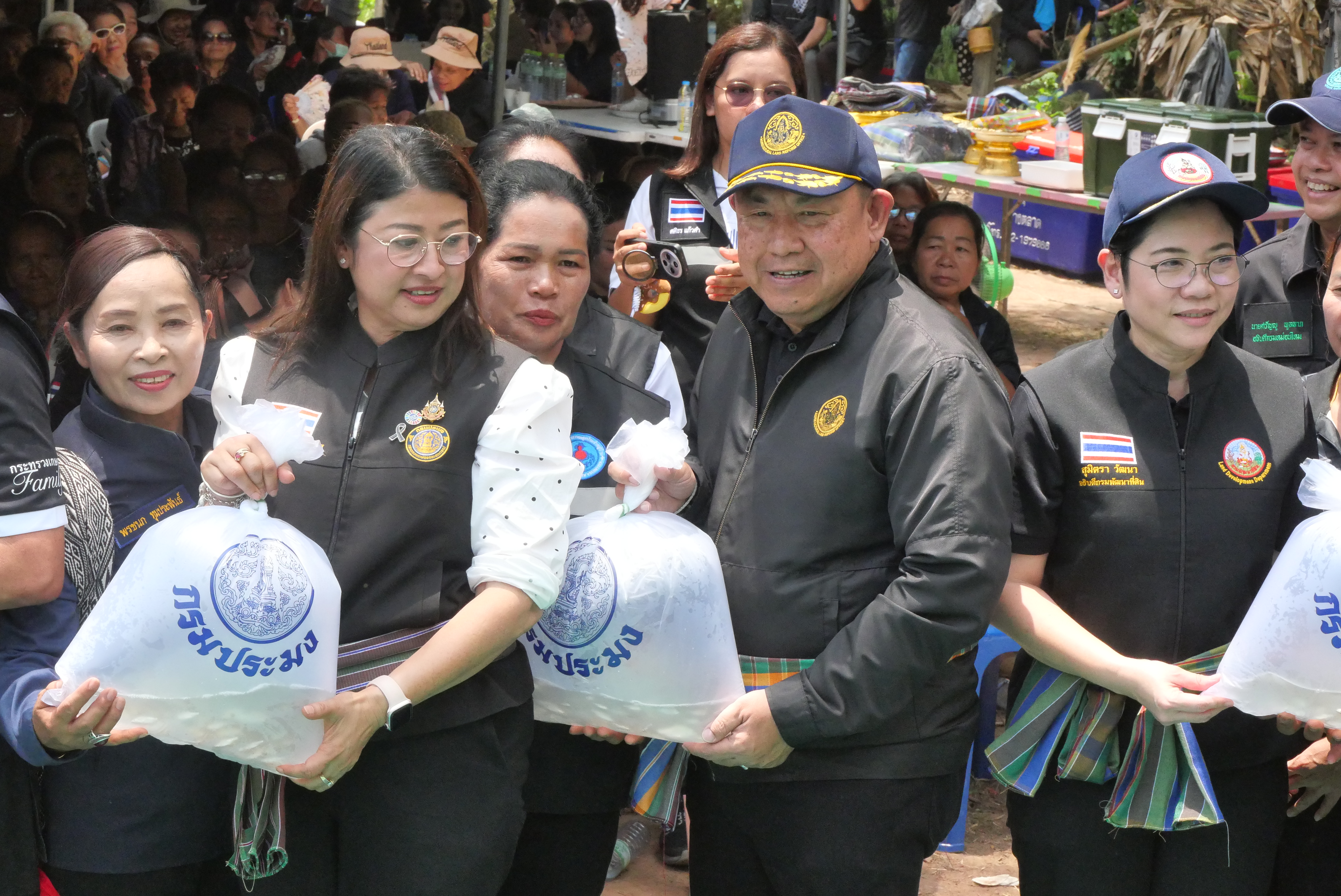 title - ส.ป.ก. ติดตามรัฐมนตรีช่วยว่าการกระทรวงเกษตรและสหกรณ์ (นายวัชระพล ขาวขำ) พร้อมคณะ ลงพื้นที่ตรวจราชการในพื้นที่จังหวัดกาฬสินธุ์ (จุดที่ 1) 